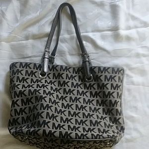 Michael Kors Bags - Michael Kors pocketbook handbag tan black. Michael Kors Bags - Michael Kors pocketbook handbag tan black.